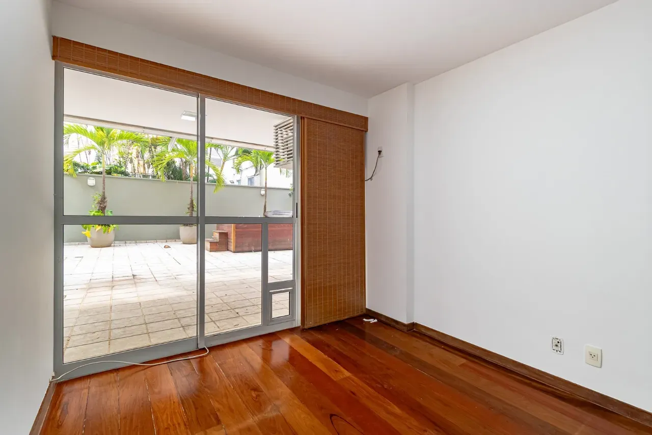 3-bedroom apartment with a walk-in closet — photo 12