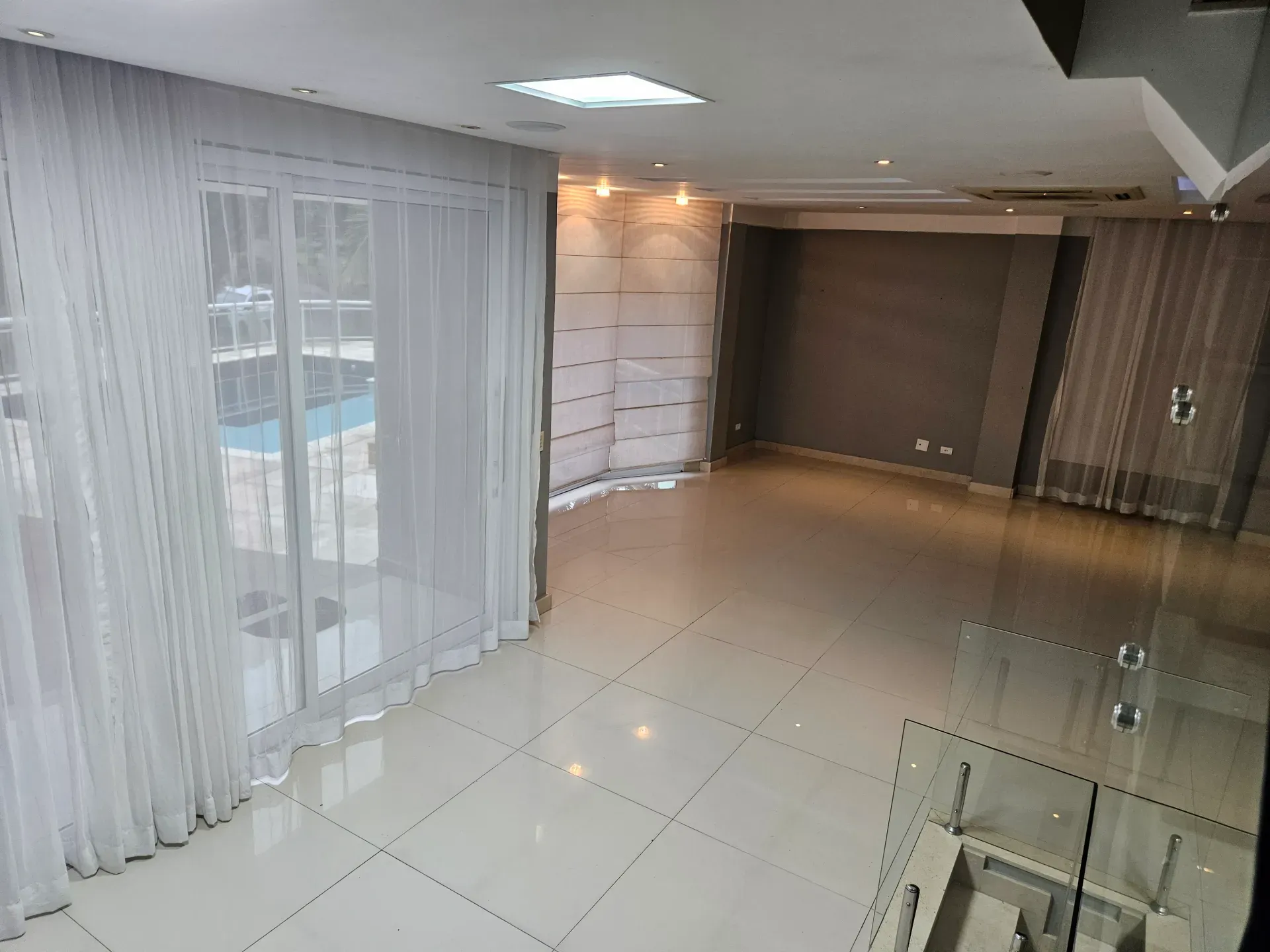 6 quartos e janelas do piso ao teto: casa de 504 m² — photo 39