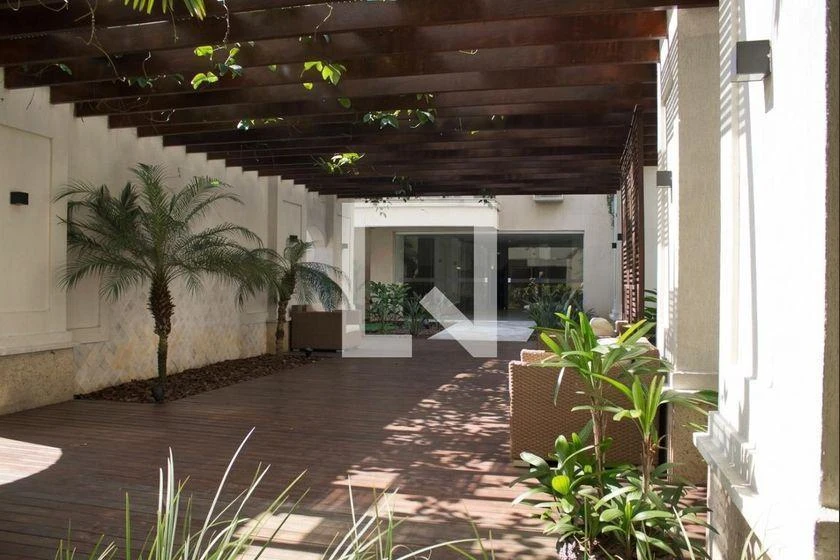 Glass-enclosed balcony in a 2-bedroom apartment, 69 m² — photo 15