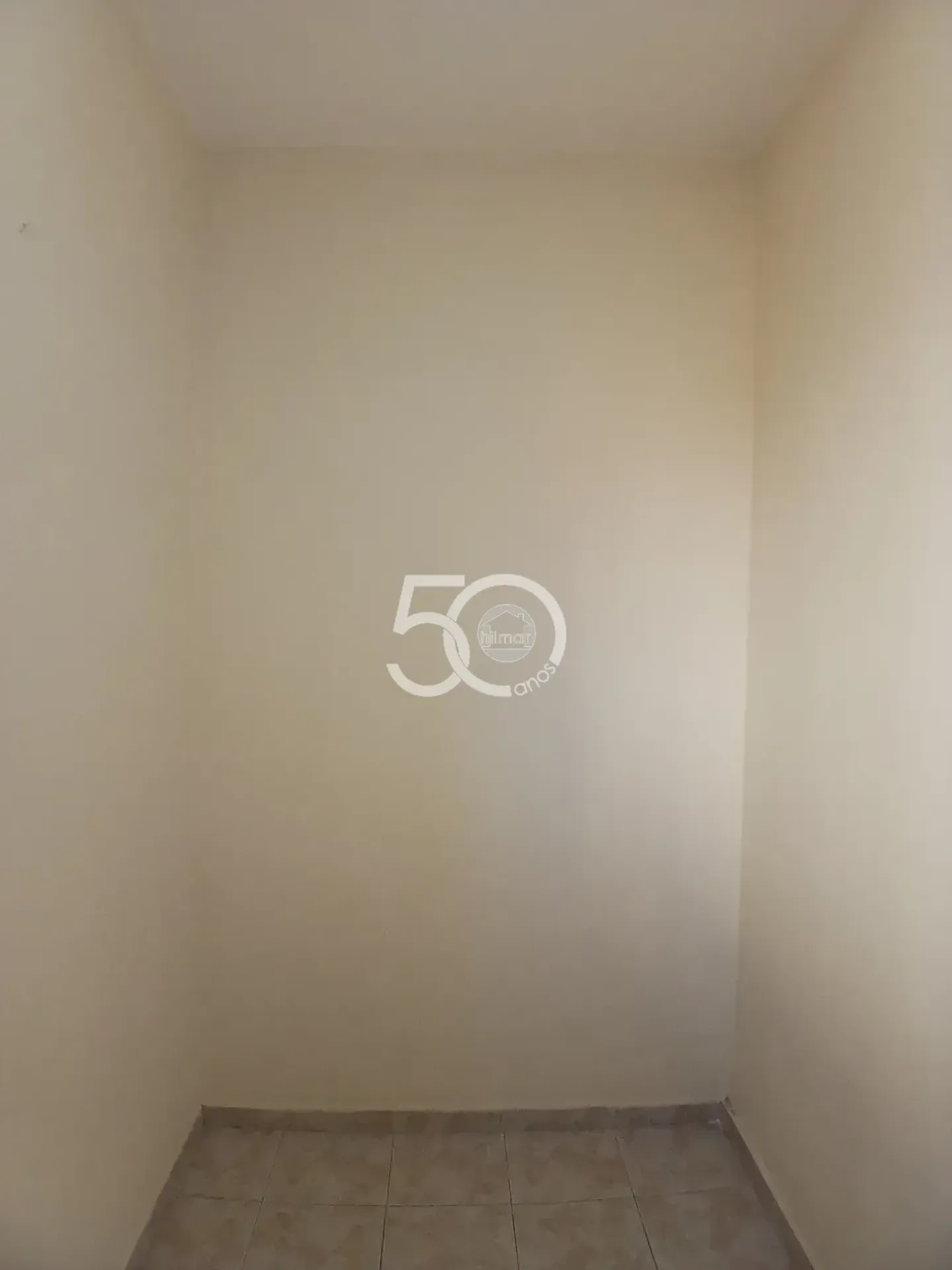 Apartamento de 2 dormitorios con balcón y cocina separada — photo 28
