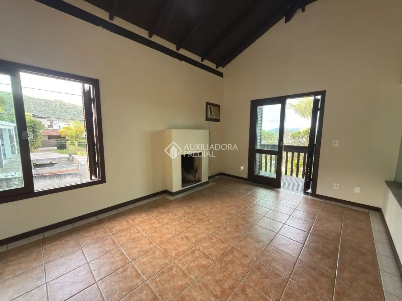 House, 280 m², with a grill on the balcony — photo 10