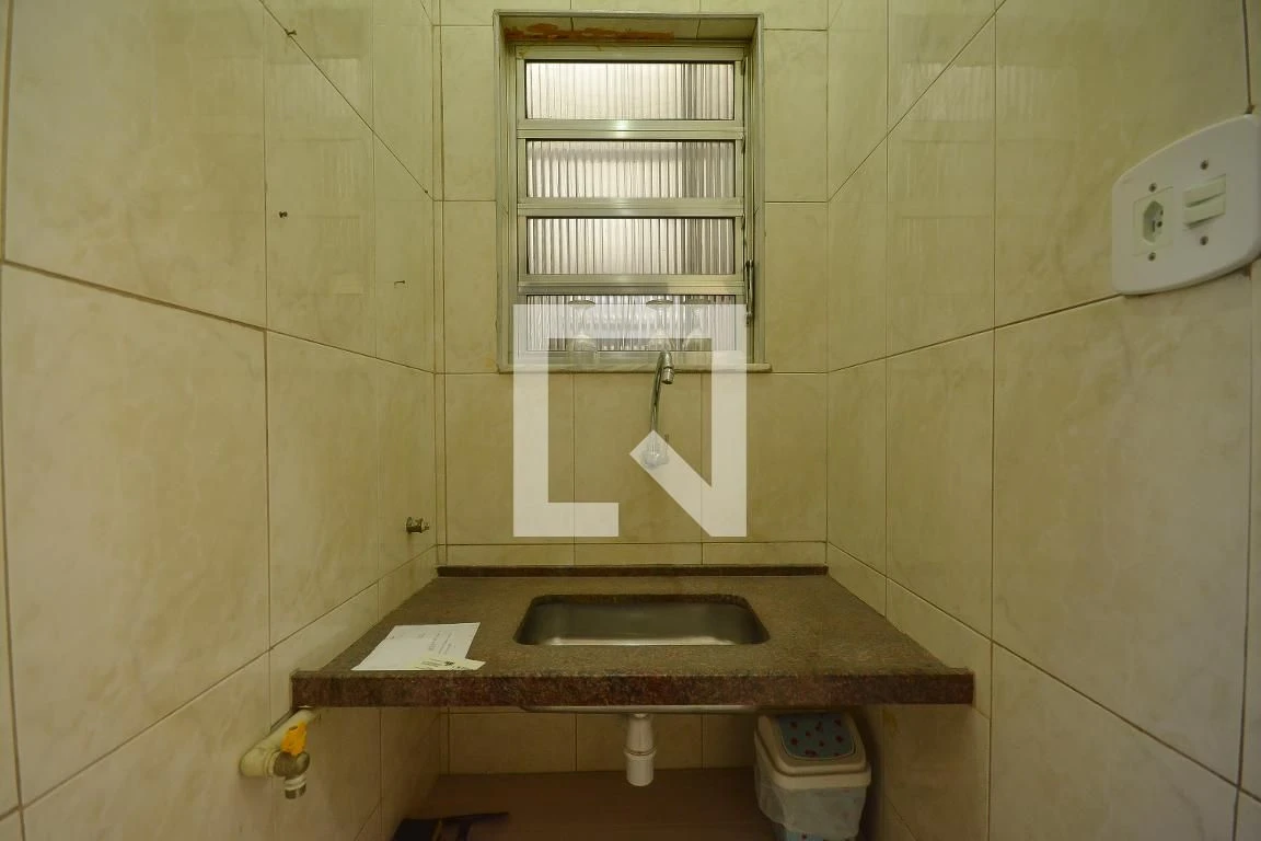 Apartamento sem mobília com vista da janela e 1 quarto — photo 5