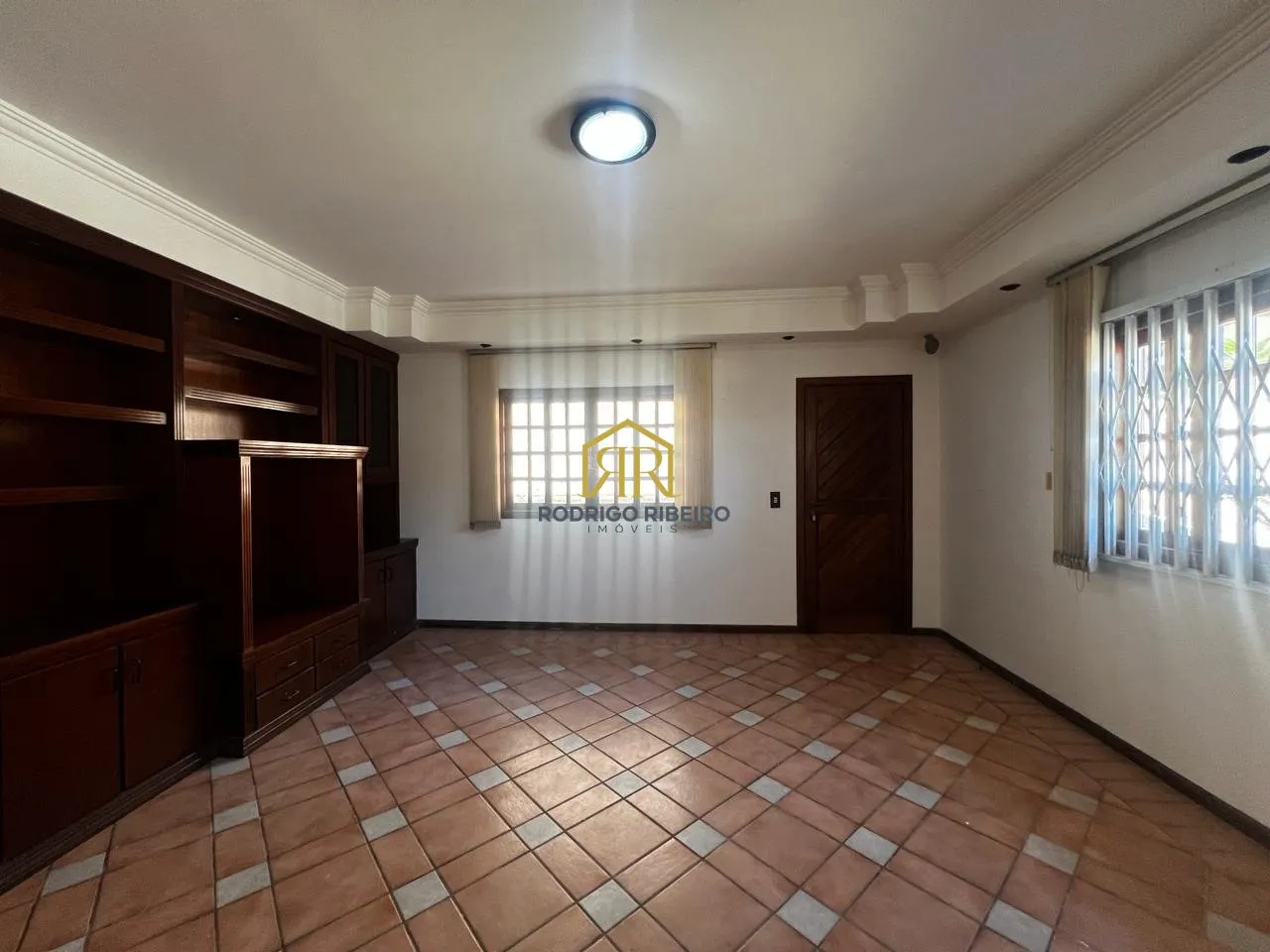 House with 7 bedrooms and 405 m² in a gated community — photo 15