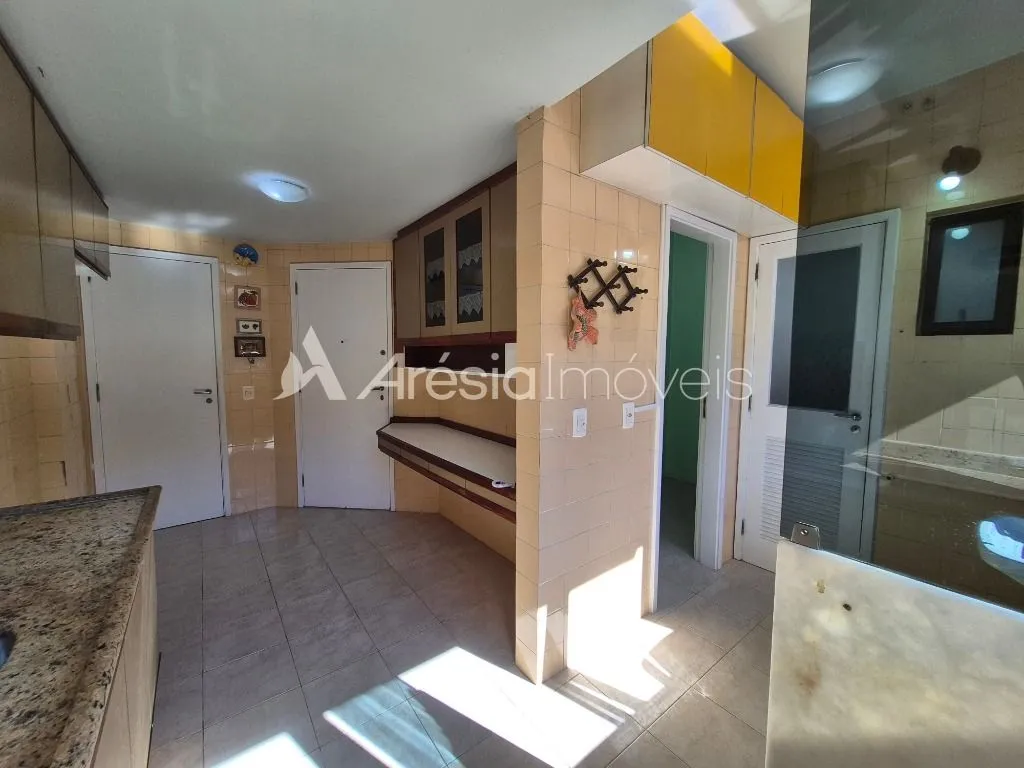 Apartment, 123 m², with wood or laminate floors — photo 37