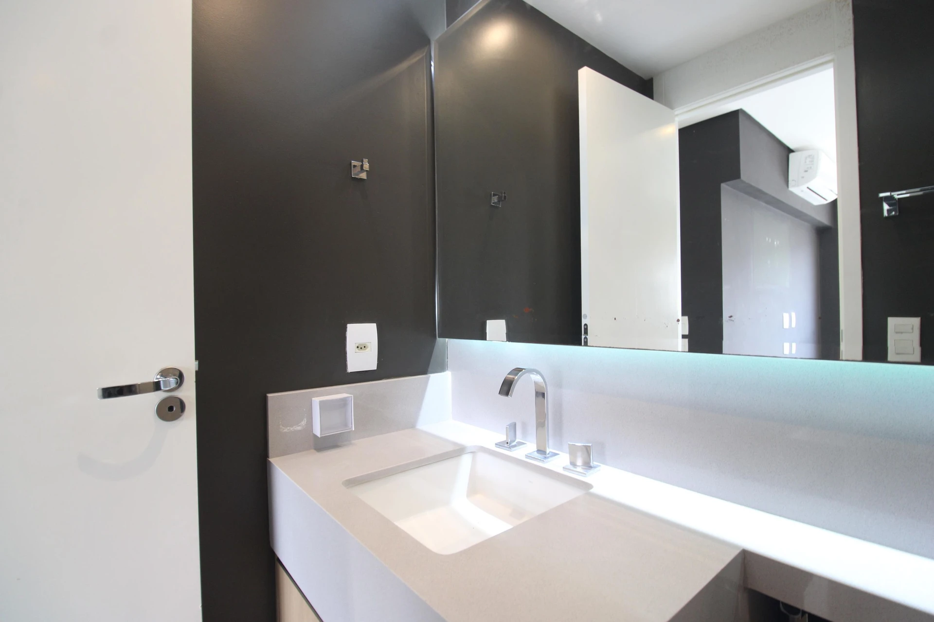 2-bedroom apartment in a building with a sauna — photo 41