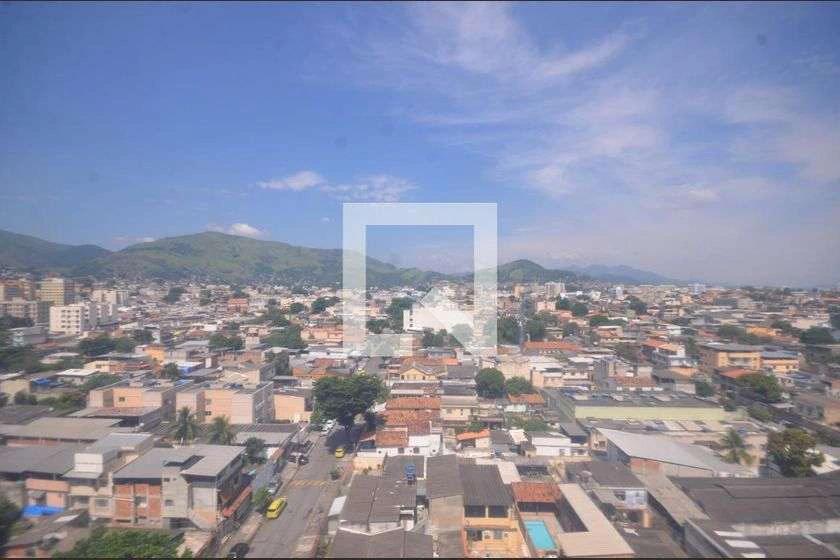 Apartamento com 2 quartos e box de vidro no banheiro — photo 9
