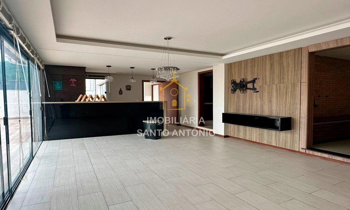Glass-enclosed balcony in a 3-bedroom house, 300 m² — photo 14