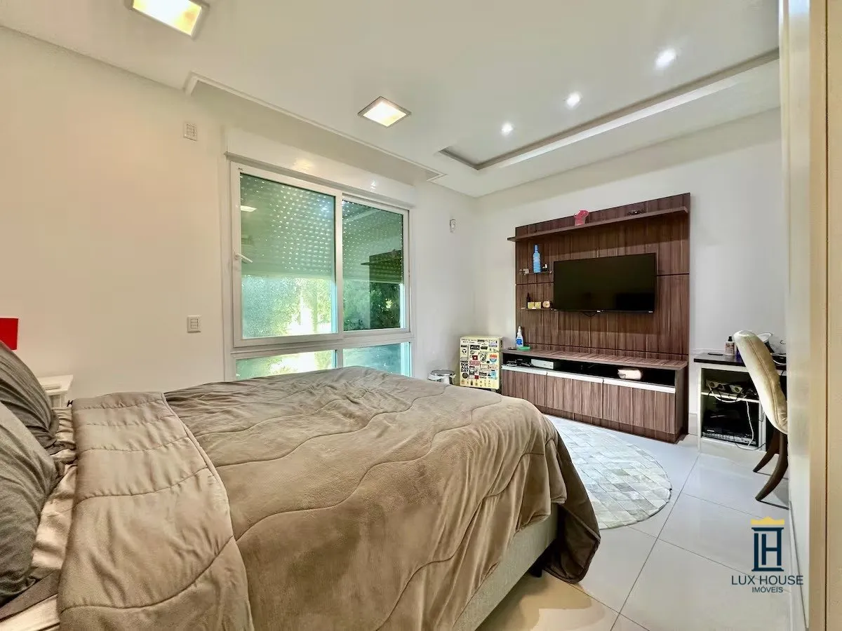 6-bedroom house with a bathtub in Florianópolis — photo 38