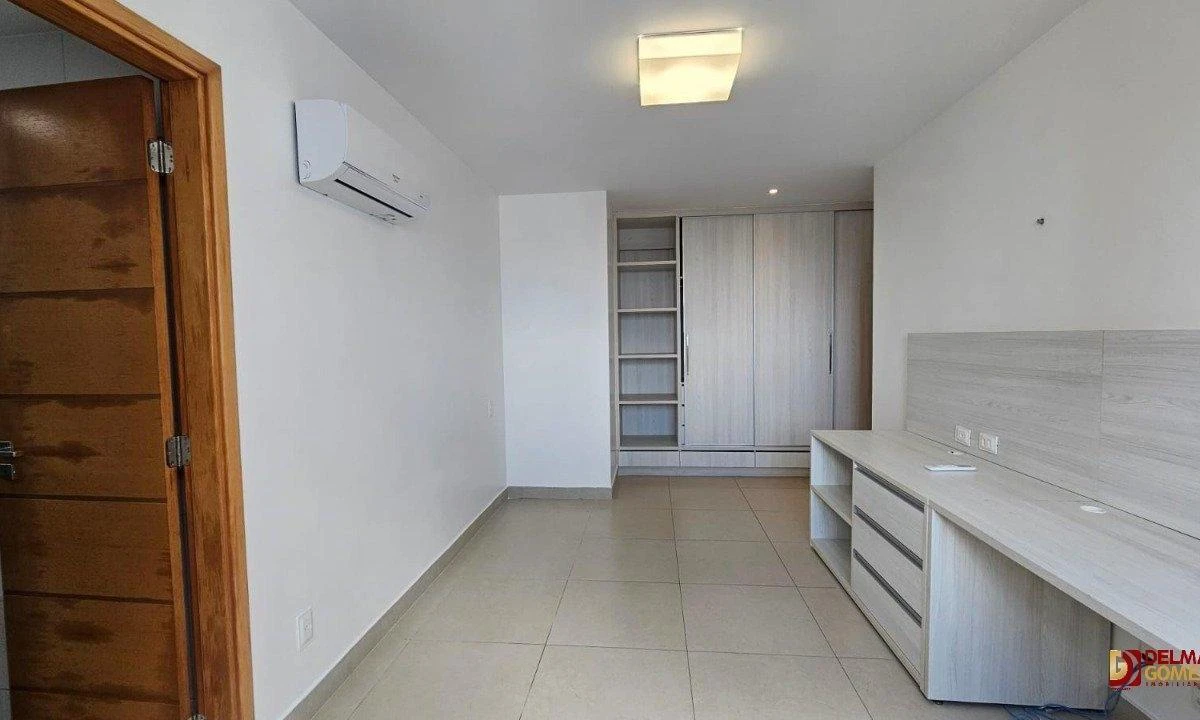 Apartamento de 212 m² com banheira e varanda envidraçada — photo 32