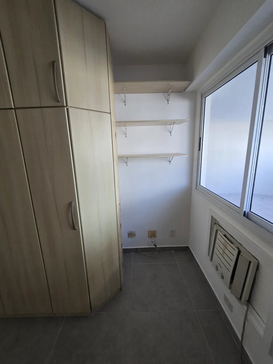 4-bedroom apartment with 3 bathrooms and a balcony — photo 15