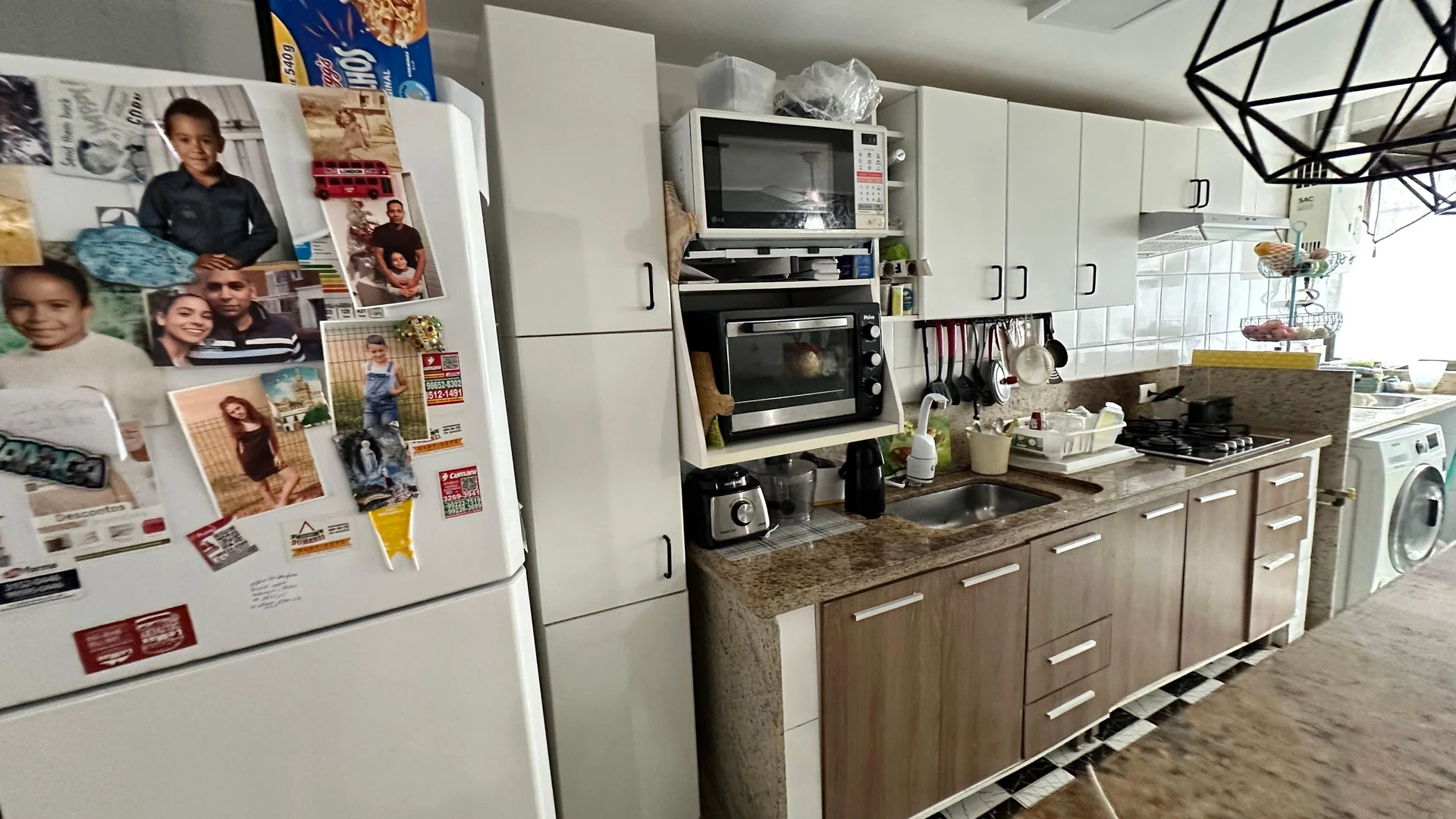 Furnished 2-bedroom apartment with open-plan kitchen — photo 4
