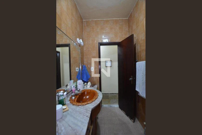 Furnished 231 m² house with 3 bedrooms and a balcony — photo 43