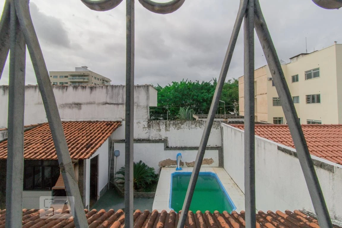 Rental house with 4 bedrooms and a private garden — photo 11