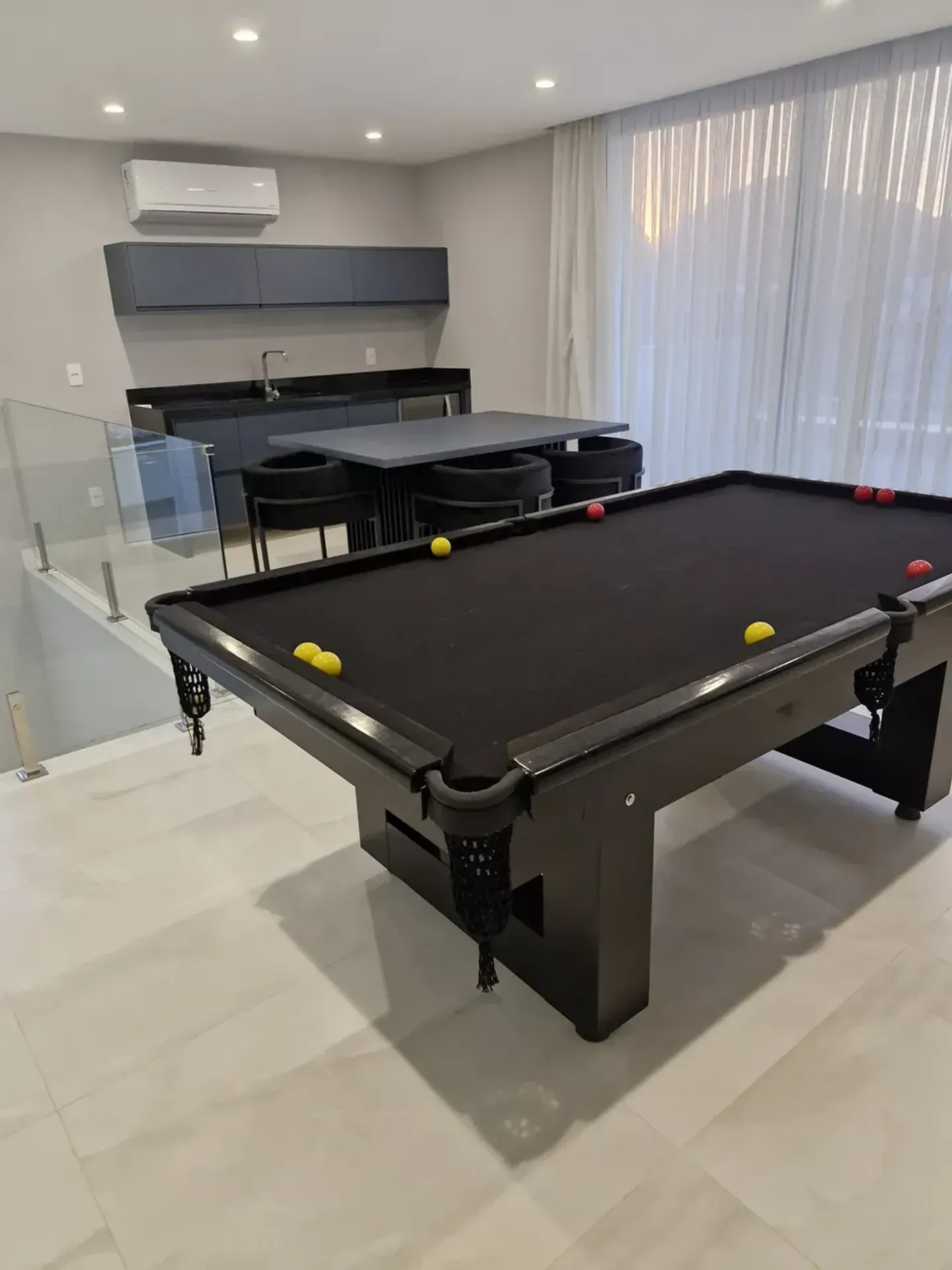 Furnished triplex house with open-plan kitchen and 490 m² — photo 36