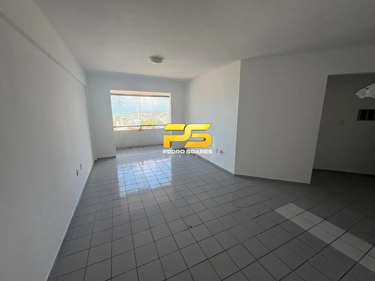 3-bedroom apartment in a building with a gym — photo 8