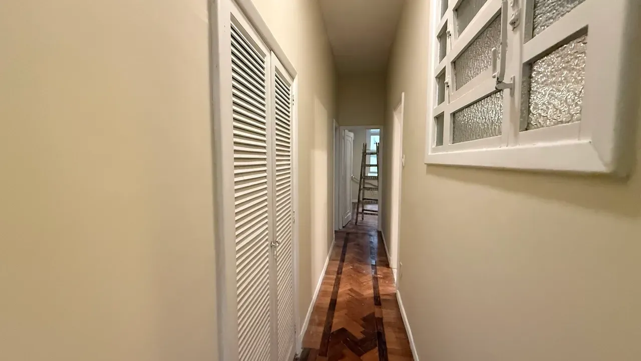 4-bedroom apartment, 1 with its own bathroom, 240 m² — photo 28