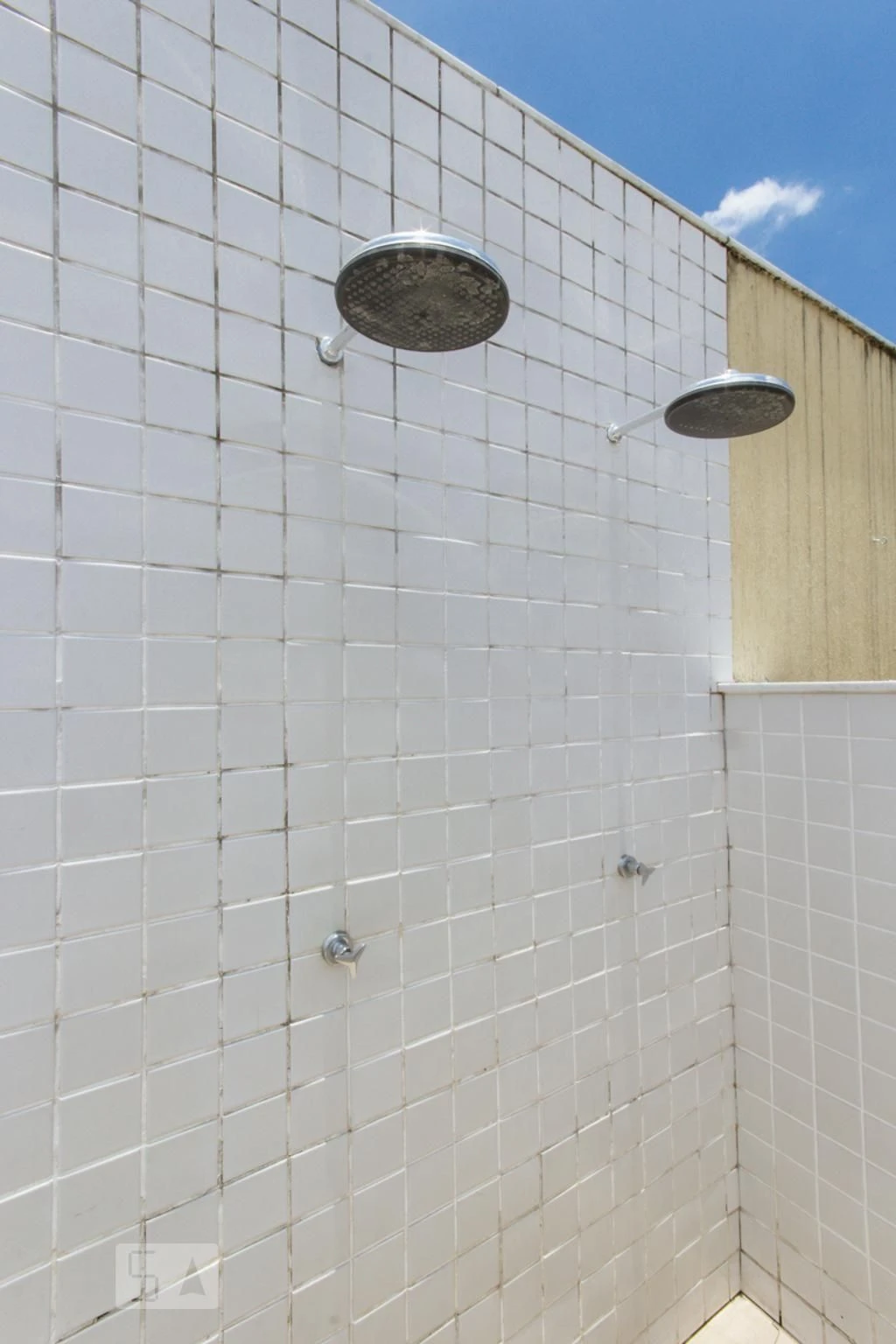 2-bedroom apartment with condo BBQ area and 1 parking spot — photo 10