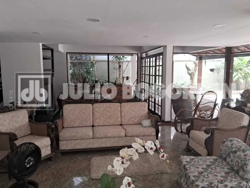 Residential house with 3 bedrooms and 4 bathrooms — photo 17