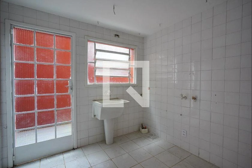 House with 7 bedrooms and 3 en-suites at 350 m² — photo 21