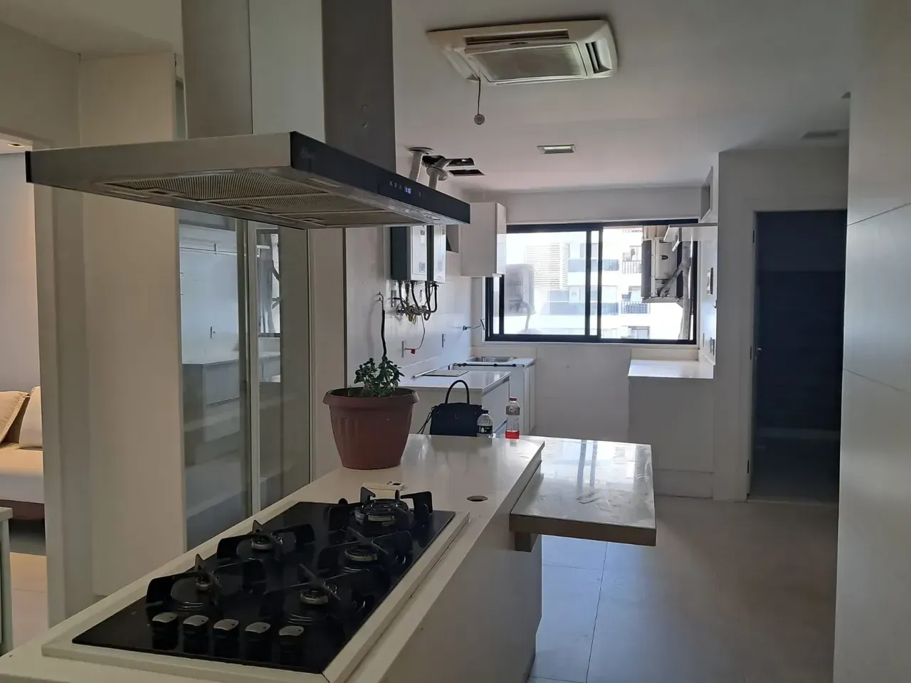 4-bedroom apartment with 5 bathrooms and 226 m² — photo 2