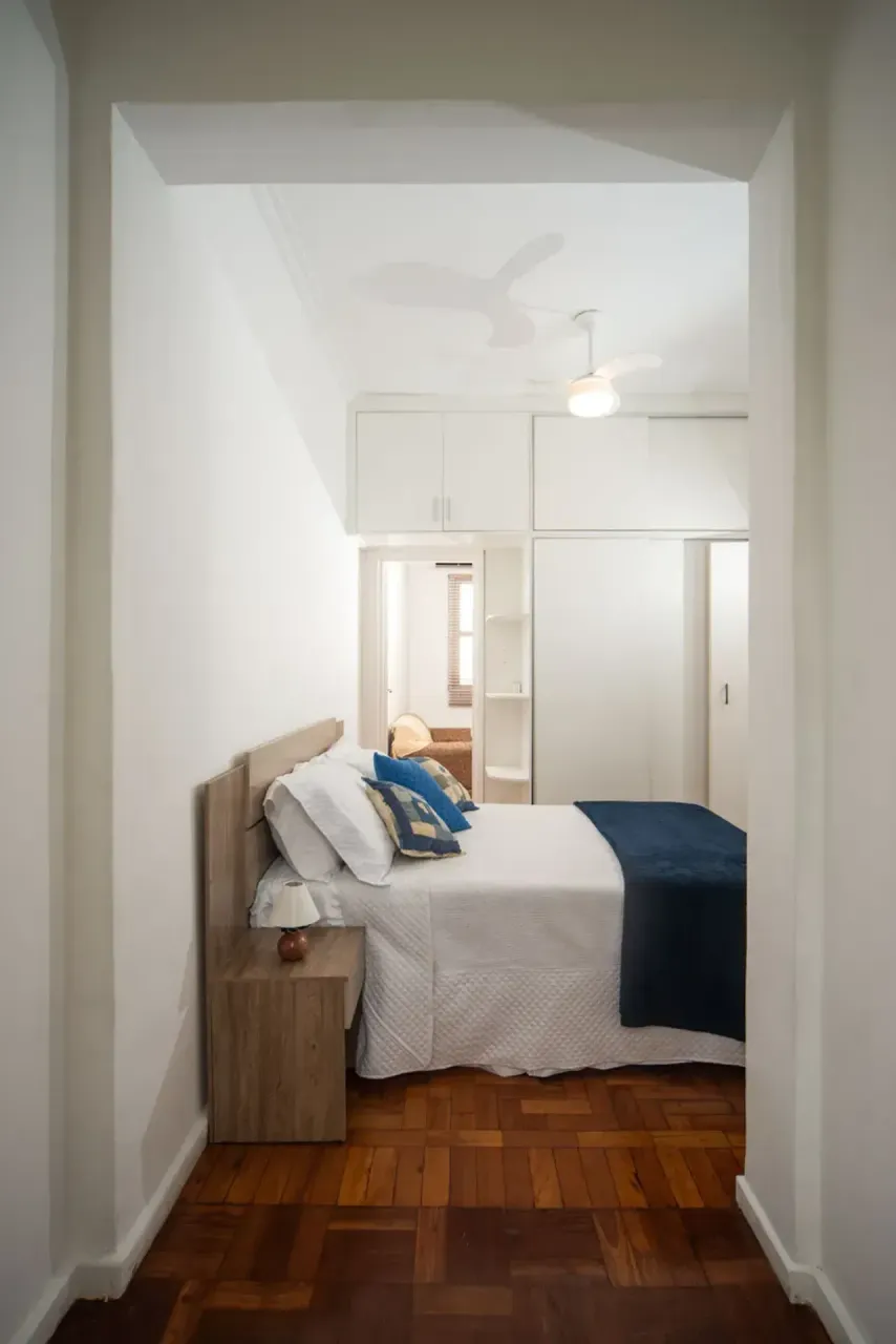 Квартира з 1 спальнею 50 м² і кутовою міні-кухнею — photo 3