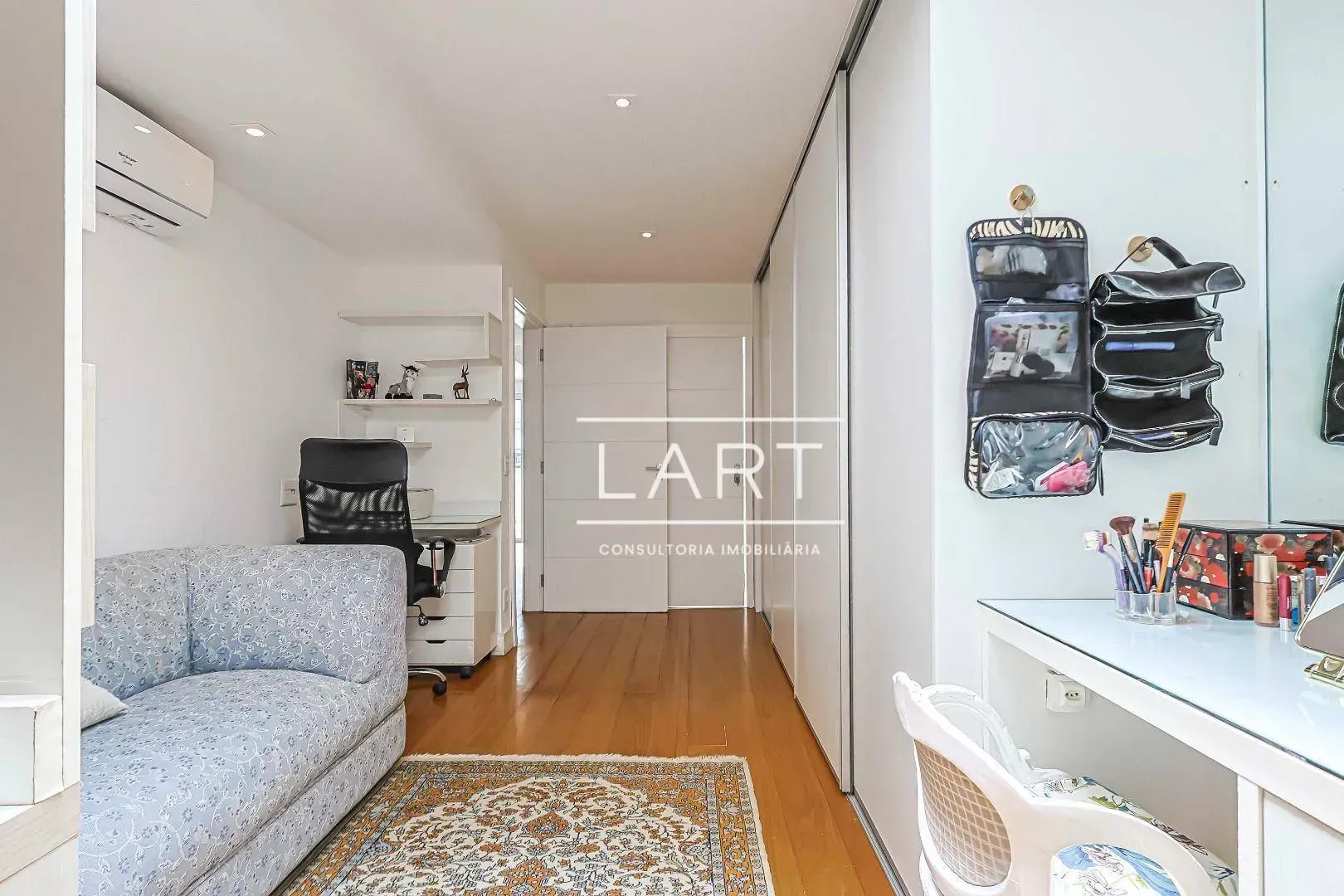 Apartamento com 4 dormitórios e 350 m²; área social ampla — photo 35