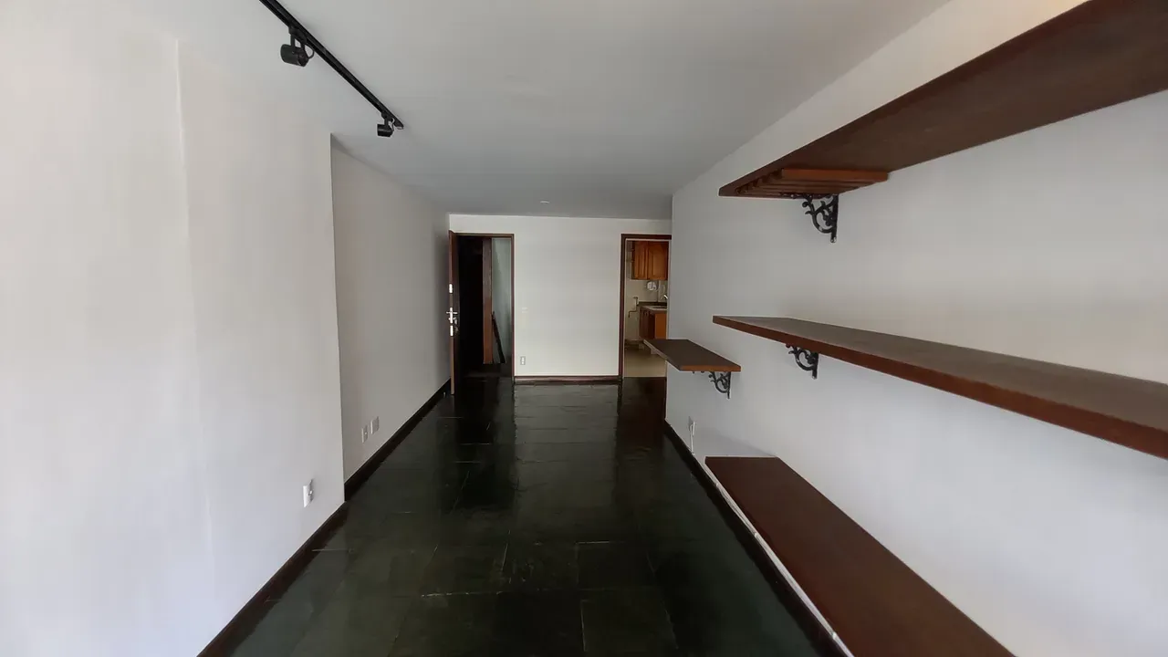 2-bedroom apartment with a bathtub — photo 19