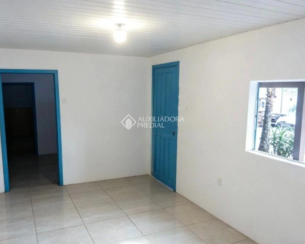 Casa com 4 dormitórios e edícula, com 5 vagas