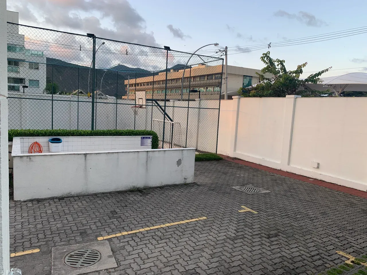 Furnished apartment, 91 m², with a glass-enclosed balcony — photo 14