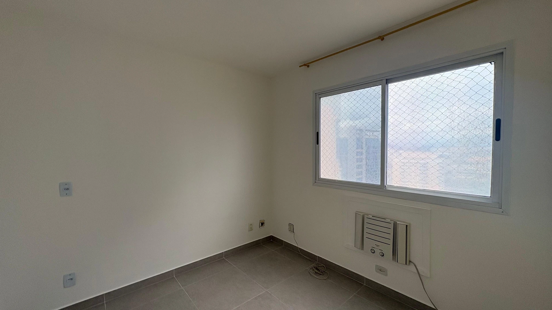 Floor-to-ceiling windows in a 3-bedroom apartment, 105 m² — photo 39