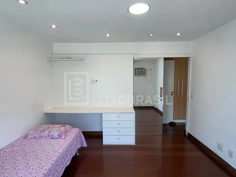 Apartamento com varanda envidraçada e 4 quartos — photo 20