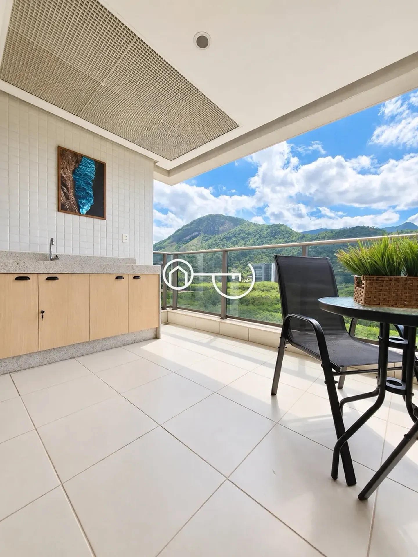 Furnished apartment, 93 m², with a mountain view — photo 3