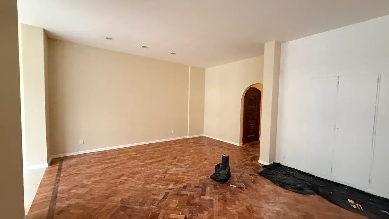 4-bedroom apartment, 1 with its own bathroom, 240 m² — photo 24