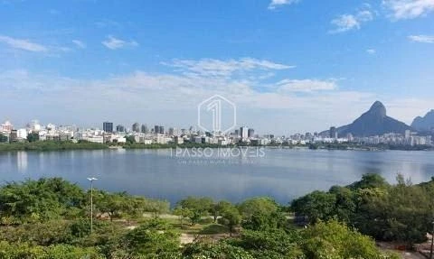 3-bedroom apartment with glassed-in balcony and 160 m² — photo 41