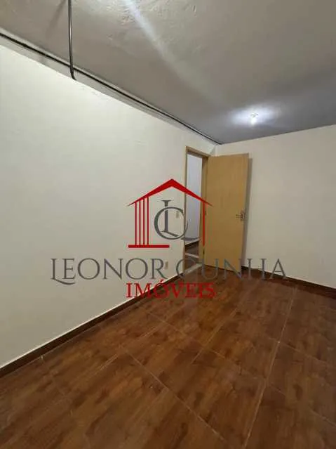 Casa, 40 m², com piso de madeira ou laminado — photo 2