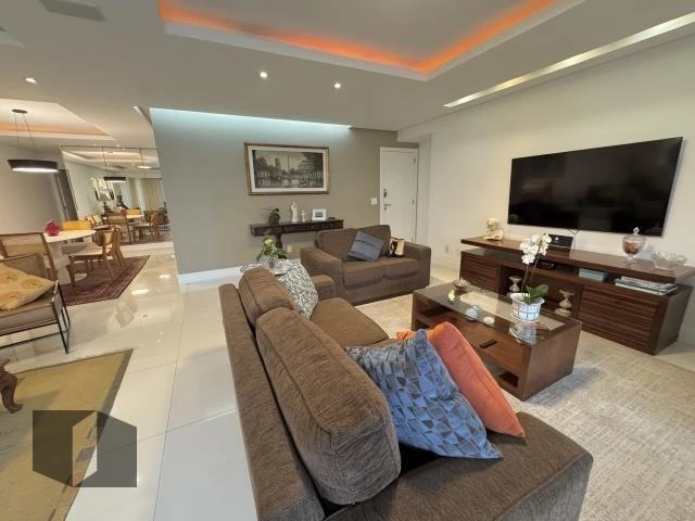 3-bedroom apartment in a building with a pool