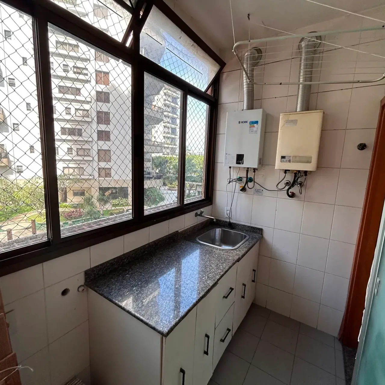 4-bedroom apartment with BBQ area in the building — photo 8