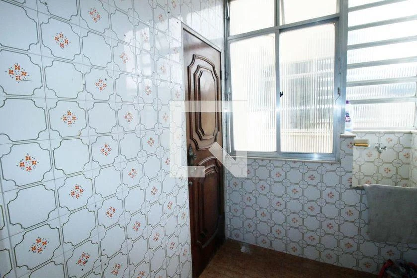 Квартира з 2 спальнями та дерев'яною підлогою або ламінатом — photo 17