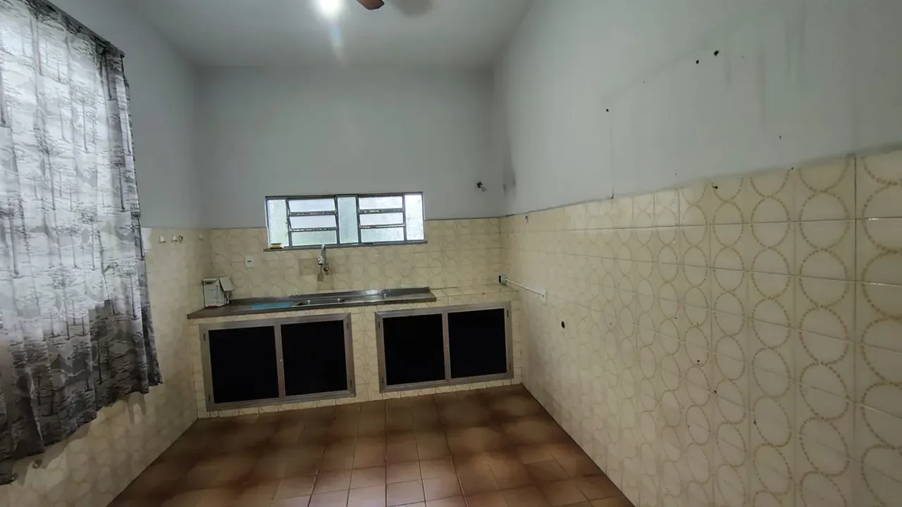 Unfurnished house with 7 bedrooms and 1 suite — photo 2