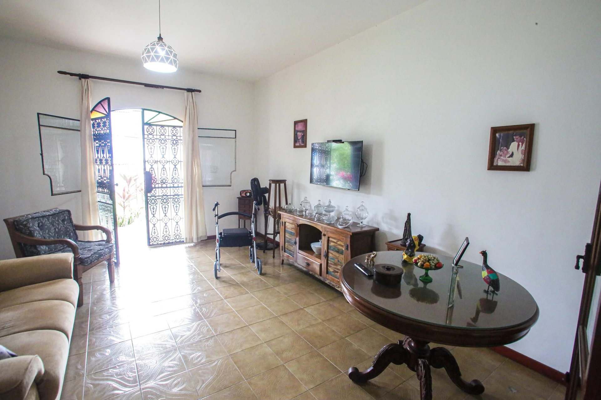 Furnished house with 6 bedrooms and a balcony