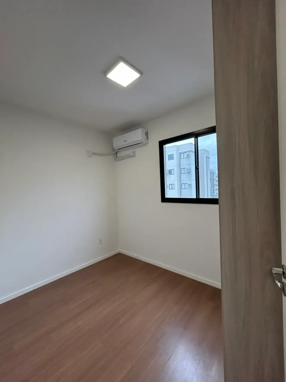 2-bedroom apartment with 1 parking spot and open kitchen — photo 11
