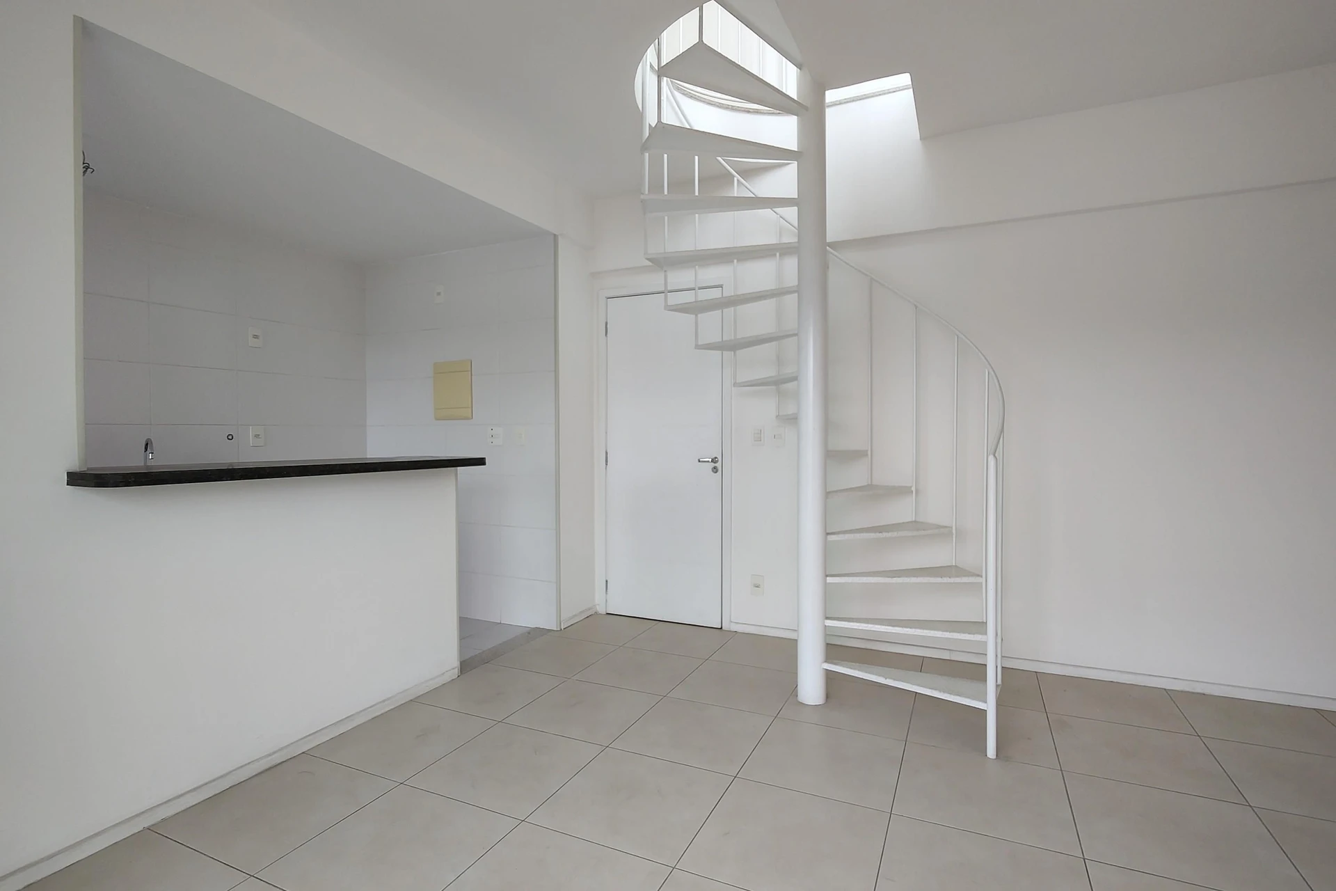 Apartamento com 2 quartos, varanda e 1 vaga