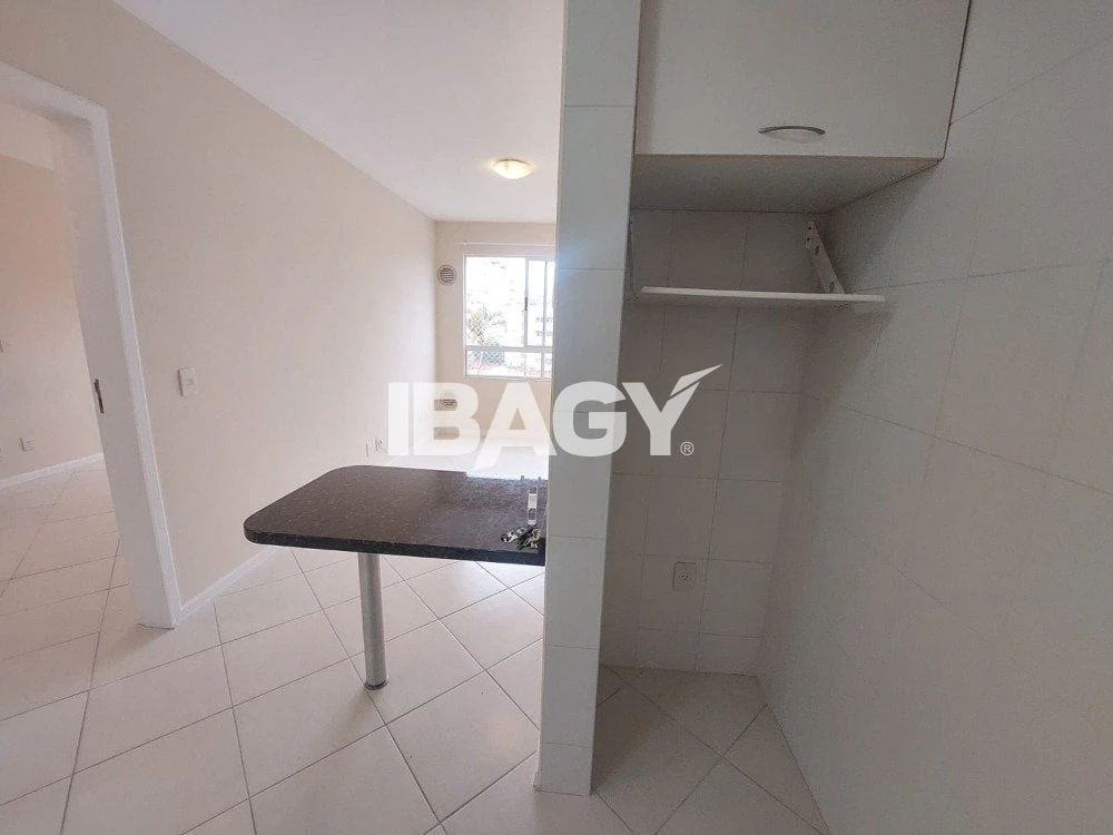 Apartamento de 1 dormitorio con cocina abierta y suite — photo 5
