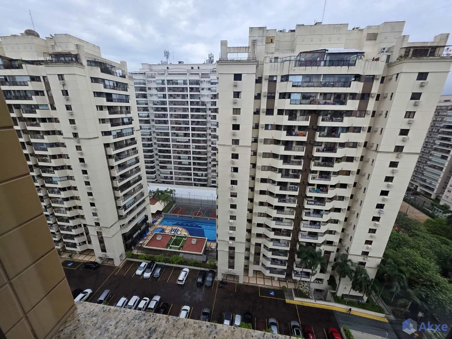 2-bedroom apartment with an enclosed glass balcony — photo 5