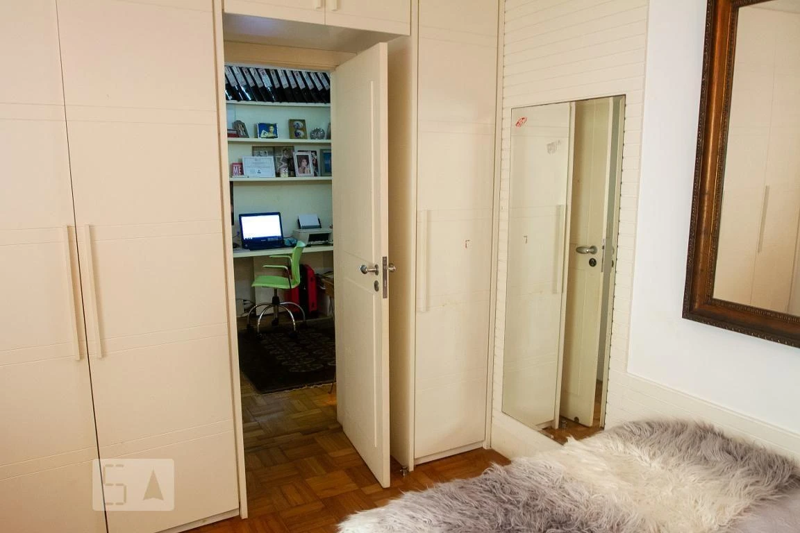 Furnished apartment with 3 bedrooms and 148 m² — photo 49