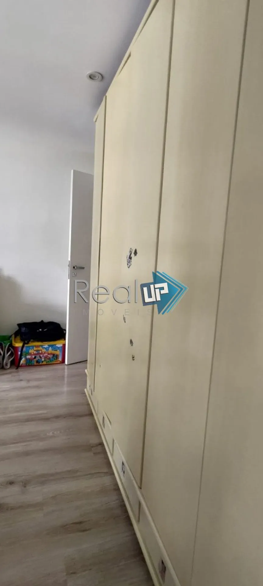 Unfurnished apartment with 3 bedrooms and a glazed balcony — photo 16