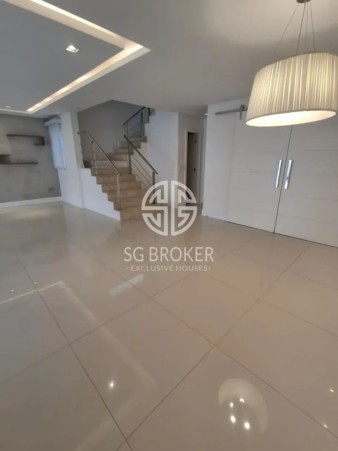 Casa com 5 suítes e 5 banheiros, 330 m² — photo 12