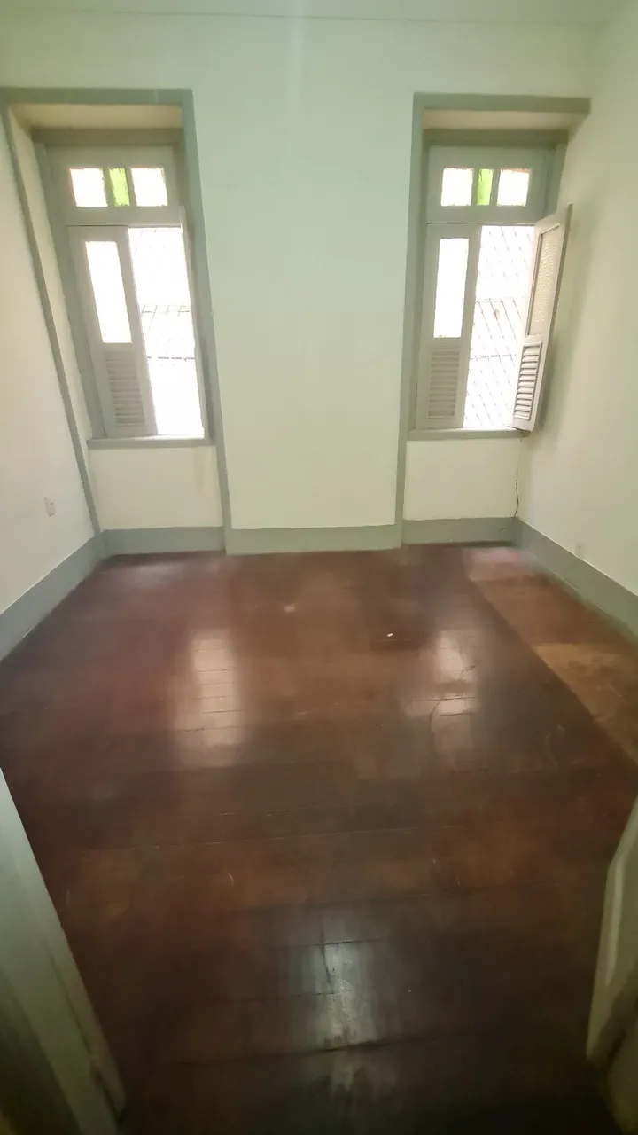 2-bedroom apartment with wood or laminate floors — photo 8