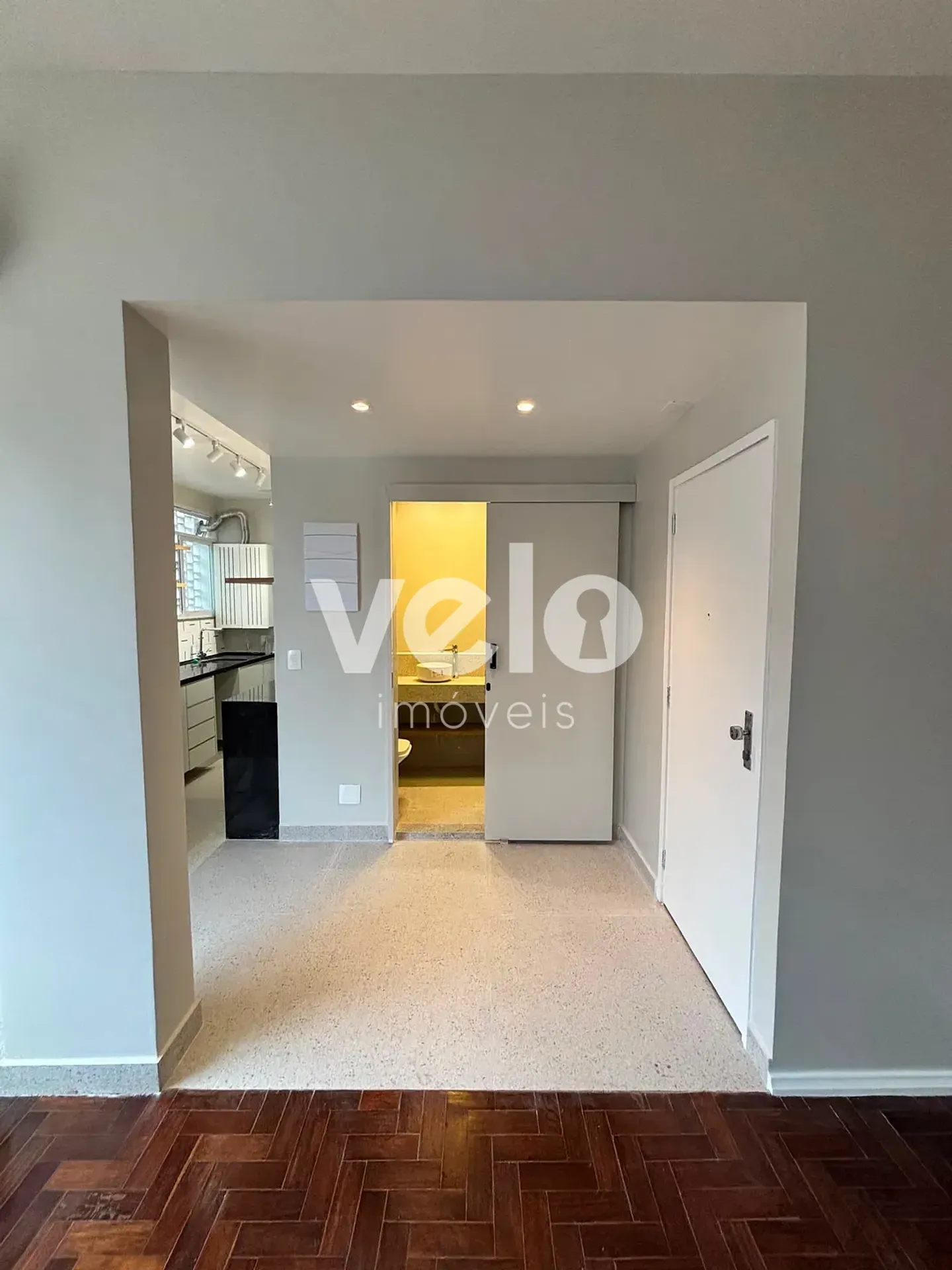 Apartment, 70 m², with wood or laminate floors — photo 10
