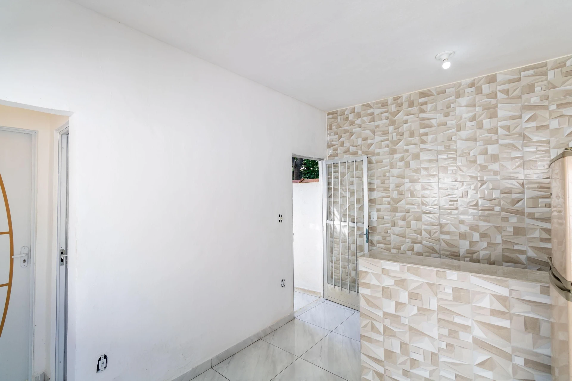 Будинок без меблів з 1 спальнею та кухнею open-plan — photo 16
